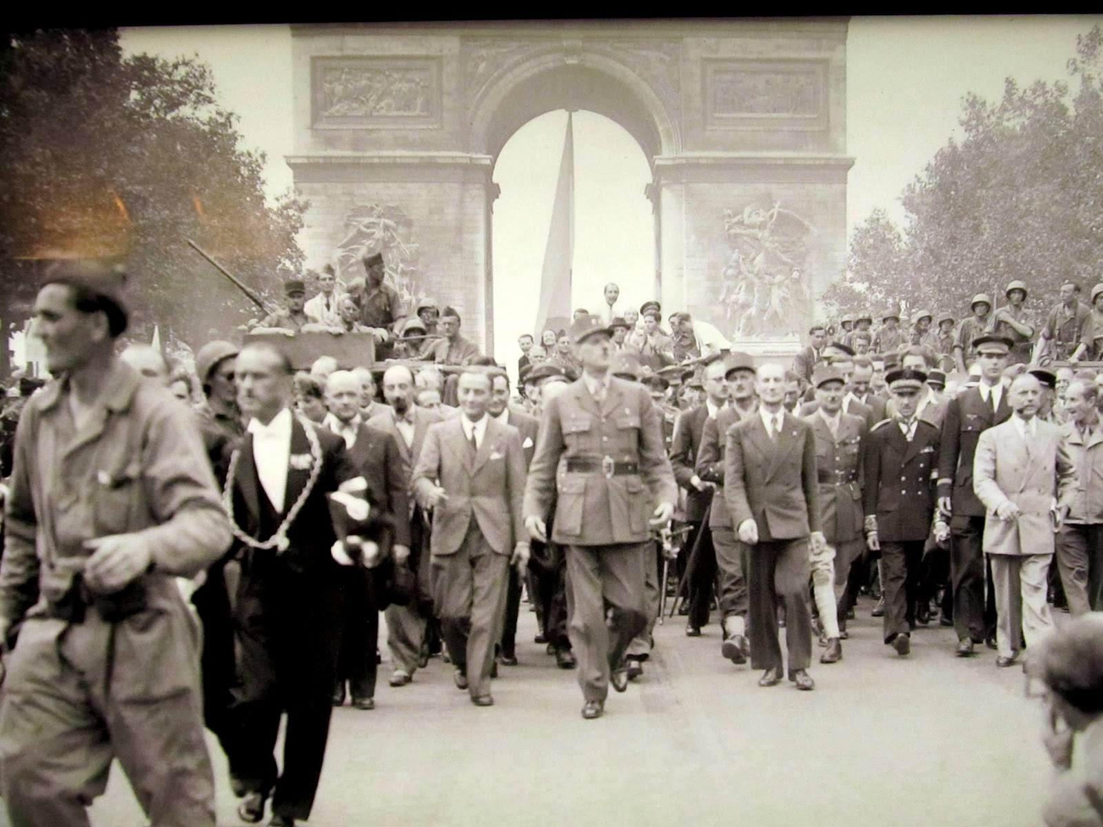 de Gaulle in Paris.jpg